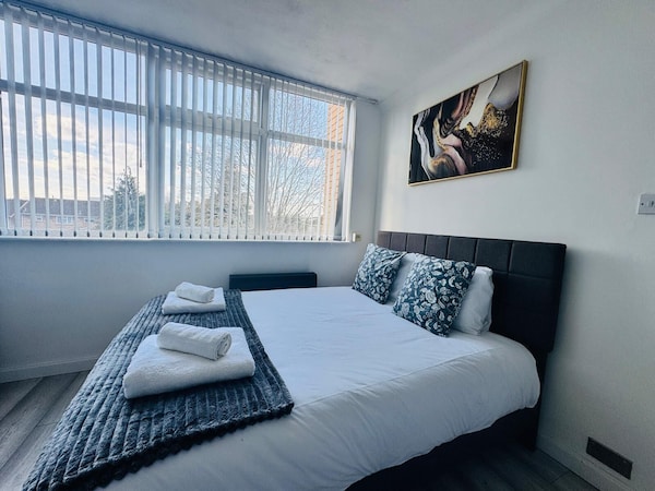 Home Studio  Free Parking Prime Location - Slough