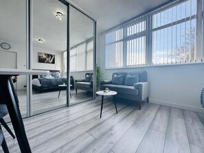 Living area - Home Studio  Free Parking Prime Location (Slough)