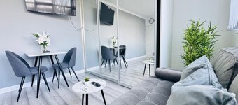 Home Studio Free Parking Prime Location