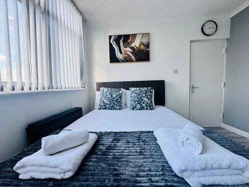 Home Studio  Free Parking Prime Location
