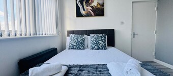 Home Studio  Free Parking Prime Location