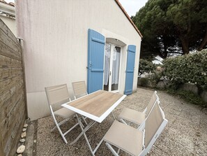 Outdoor dining - Cozy house, pets allowed - 4 guests (Barbâtre)