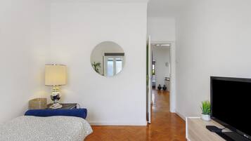 Iron/ironing board, WiFi, bed sheets
