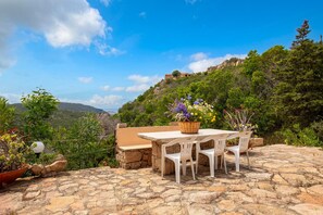 Outdoor dining - Villa 'Querida' with Sea View, Private Pool and Private Terrace (Costa Paradiso)