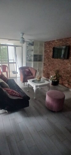 Room-secure Building, Walk to Beach, nea