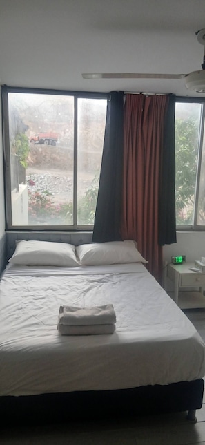 Shared Dormitory, 2 Bedrooms, Balcony, Mountain View | 2 bedrooms - Room-secure Building, Walk to Beach, nea (Santa Marta)