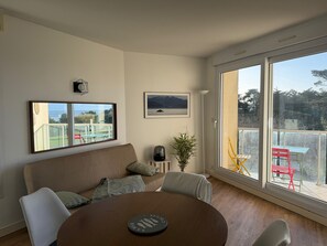 Living area - Cozy apartment, pets welcome - 2 guests (Saint-Brevin-les-Pins)