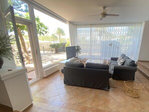 TV - Seafront apartment with views - NOR guests (La Mora)