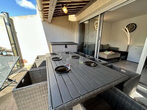 屋外ダイニングエリア