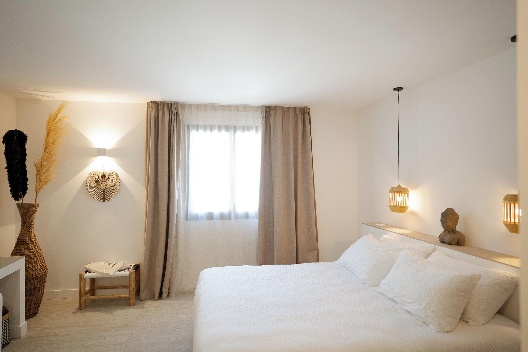 Classic Room | Minibar, in-room safe, desk, free WiFi