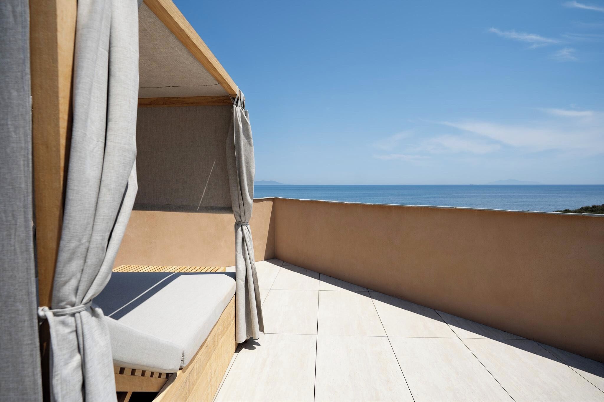 Rooftop Room | Minibar, una cassaforte in camera, una scrivania, Wi-Fi gratuito
