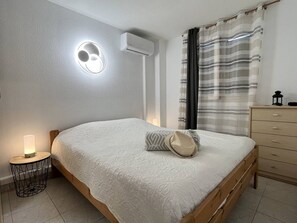 Room - Cottage with air conditioning, lake view - 5 guests (Le Barcarès)