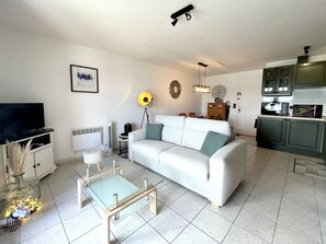 TV - Cottage with air conditioning, lake view - 5 guests (Le Barcarès)