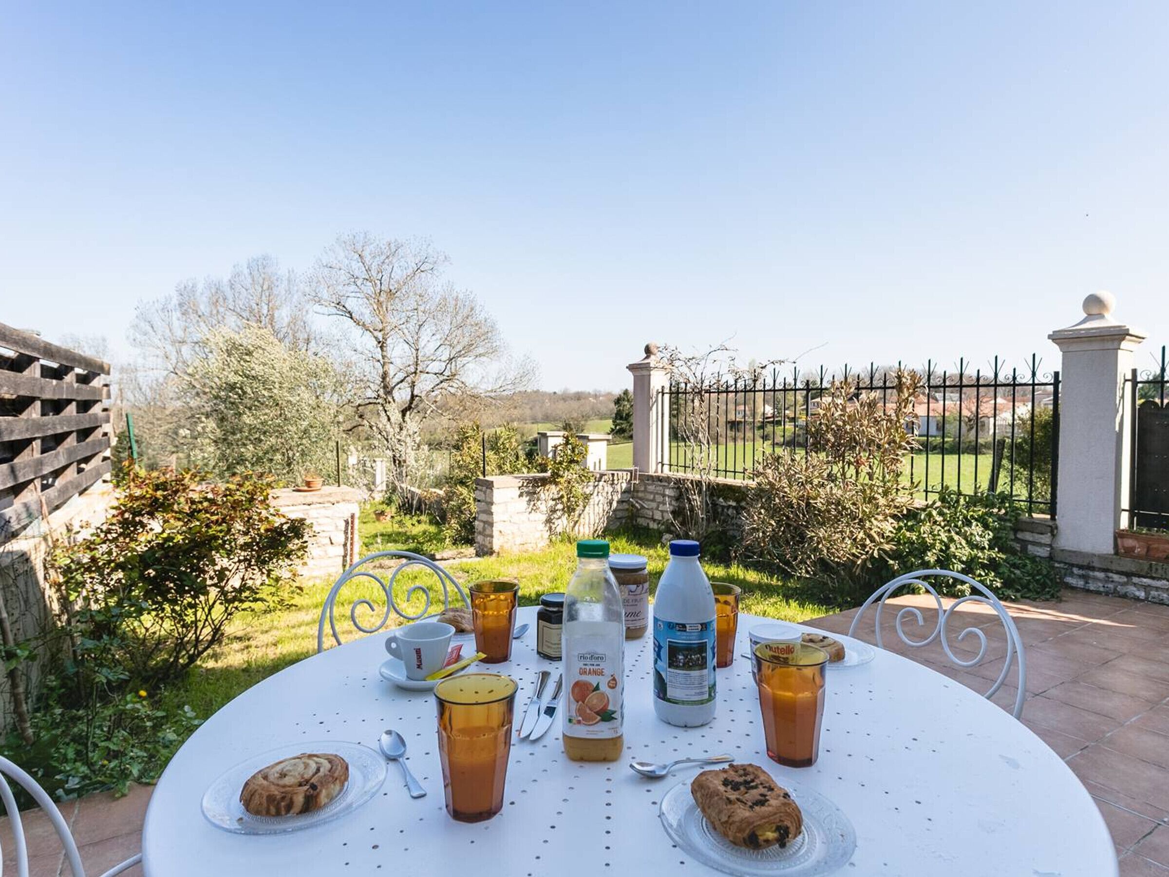 屋外ダイニングエリア