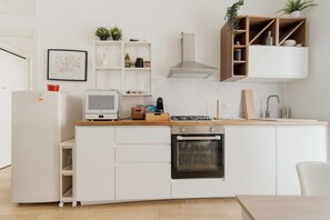Réfrigérateur, micro-ondes, lave-vaisselle