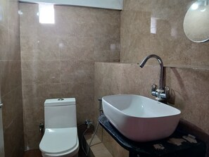 Dusche, Handtücher, Seife, Shampoo