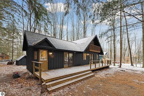 SchussHaven – Cozy Pines Retreat at Schuss Mountain