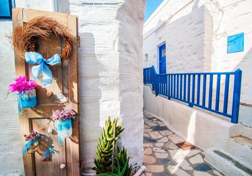 Apartment 'The Balcony Of Bougainvillea' with Sea View, Wi-Fi and Air Conditioning