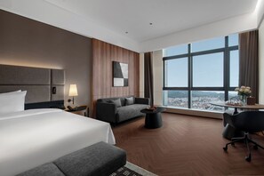 Deluxe-Dreibettzimmer, Stadtblick | Innenbereich