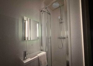 Bathroom - Student Only Non Ensuite Room Ivy Halls (London)