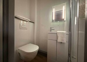 Bathroom - Student Only Non Ensuite Room Ivy Halls (London)
