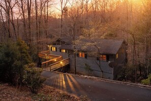Exterior - Changes in Altitude | Pool Table | HOT TUB | Hiking| Library| Sleeps 12 (Deep Gap)