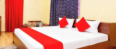 Hypo-allergenic bedding available, desk, soundproofing, WiFi (free)