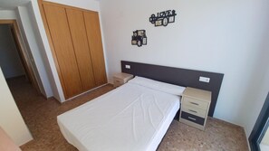 Bügeleisen/Bügelbrett, kostenloses WLAN, Bettwäsche