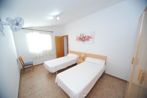 Iron/ironing board, WiFi (free), bed sheets