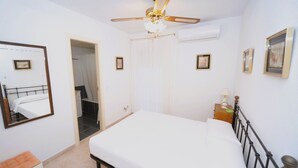 2 bedrooms, iron/ironing board, bed sheets - PLAYASOL FIRST LINE (Benicàssim)