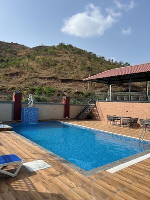 Piscine extérieure
