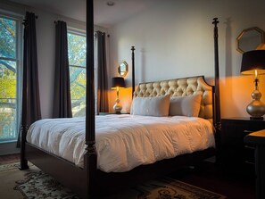 Room - Walk to river street/enmarket arena… (Savannah)