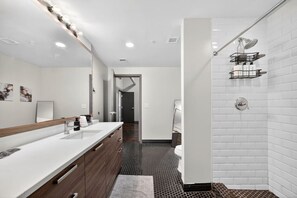 Hair dryer, towels - Spacious Dallas Stay | Pool + Cinema + Game Room (Dallas)