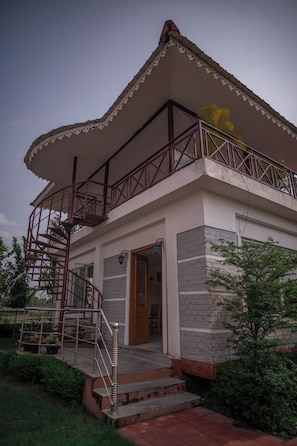 Exterior detail - Resort Bihanga (Mal)