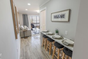 Interior - 112 Arrowhead – Unique Lakefront 2BR at Kingston (Myrtle Beach)