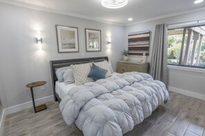 Iron/ironing board, travel cot, free WiFi, bed sheets - 112 Arrowhead – Unique Lakefront 2BR at Kingston (Myrtle Beach)