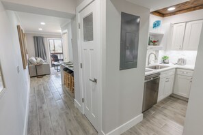 Interior - 112 Arrowhead – Unique Lakefront 2BR at Kingston (Myrtle Beach)