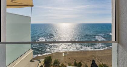 The Butterfly Apartment | Seafront & Amazing Views by PikHost