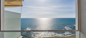 The Butterfly Apartment | Seafront & Amazing Views by PikHost