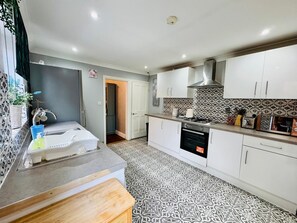 Private kitchen - Rana's House (Slough)