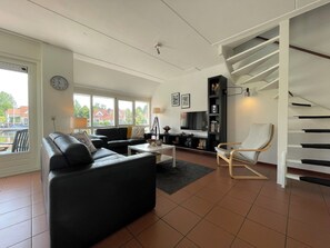 Living room - Water Sports Haven With Jetty (Langweer)