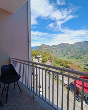 Premium Room, Mountain View | Property grounds