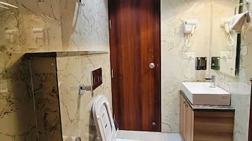 Family Suite, Balcony | Bathroom