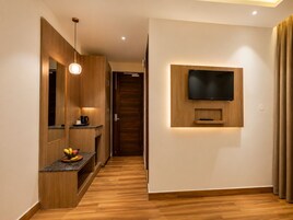 尊荣客房, 山景 | 办公桌、笔记本电脑工作区、熨斗/熨板、免费 WiFi