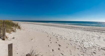 Horizon 22 - Beach Pool Dining Fun