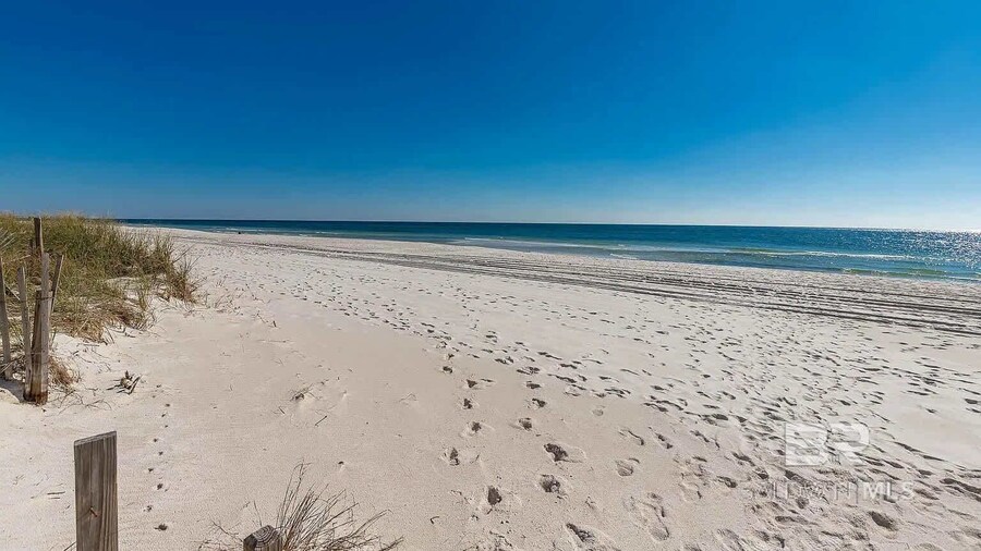 Horizon 22 - Beach Pool Dining Fun