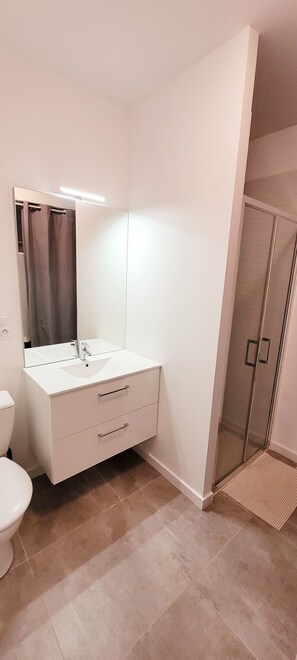 Shower - The "Le Cosy" Apartment – Shared Pool (La Tranche-sur-Mer)