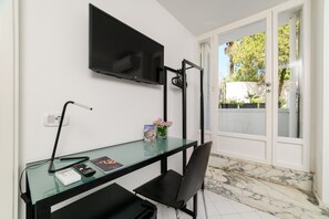 6 bedrooms, cots/infant beds, bed sheets - Muta House (Sorrento)