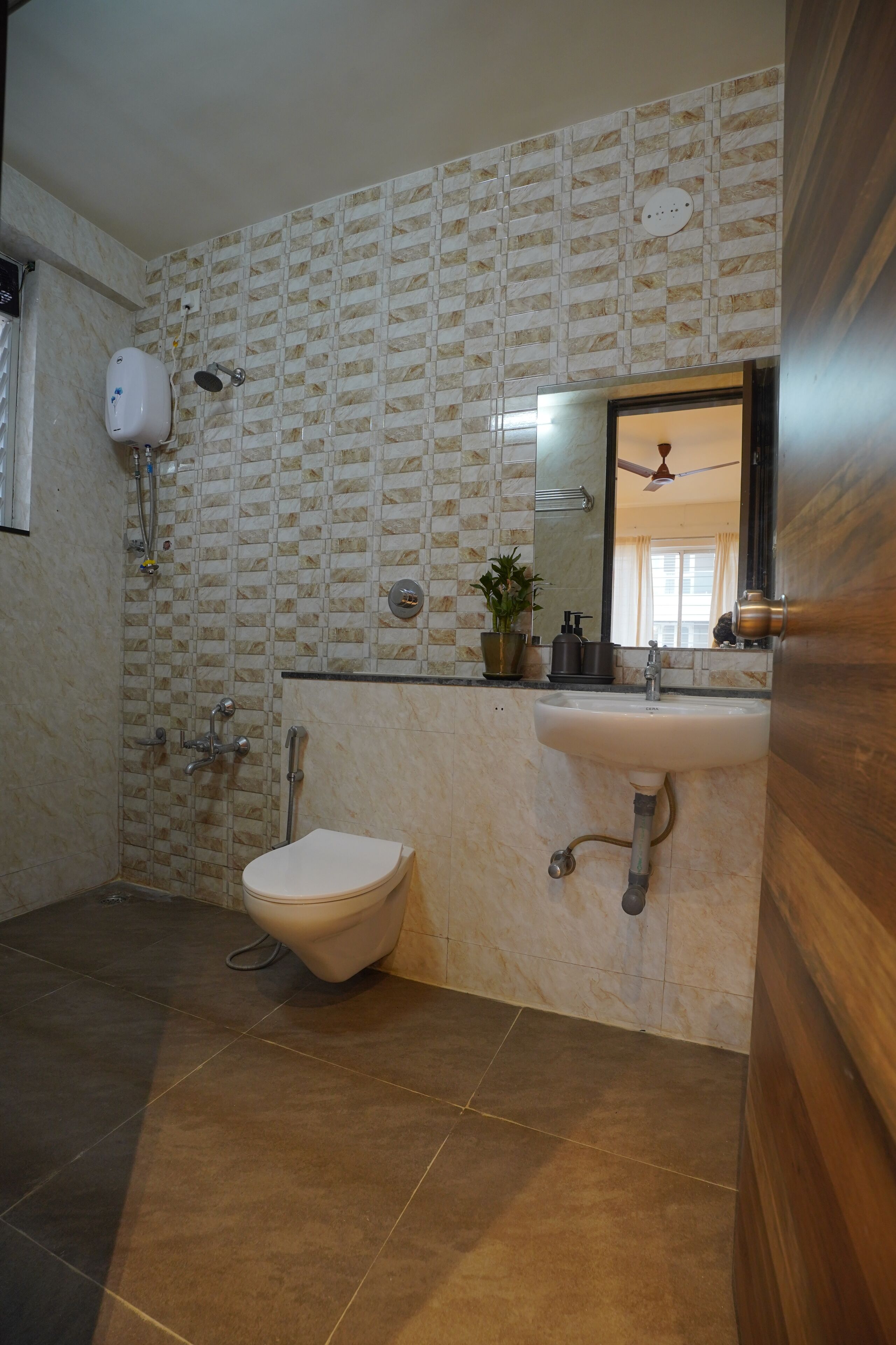 Dutxa, assecador de cabells, bidet i tovalloles 