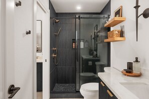 Shower, towels - New Listing! Heated Pool, Hot Tub, Sauna, Soaker Tub, Outdoor Shower, King Bed! (Kitty Hawk)
